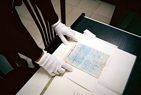 An archivist at the Jewish Historical Institute.